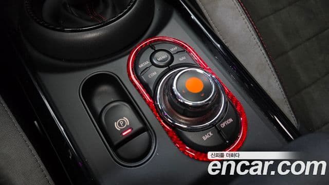 Mini Cooper S Clubman 2020 — Фото 9/20