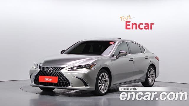 Lexus ES300h 2023 — Photo 18/32