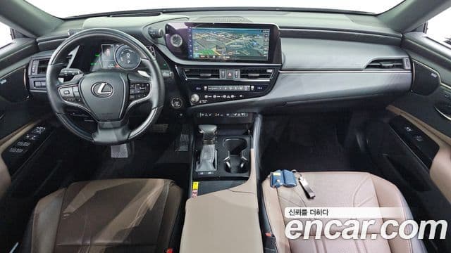 Lexus ES300h 2023 — Photo 24/32