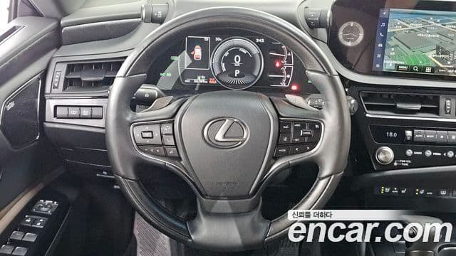 Lexus ES300h 2023 — Photo 31/32