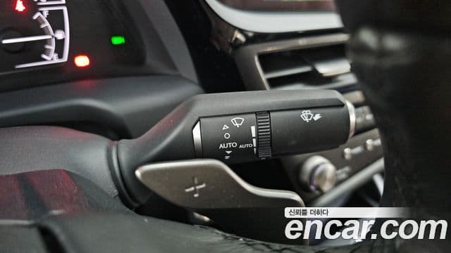 Lexus ES300h 2023 — Photo 25/32