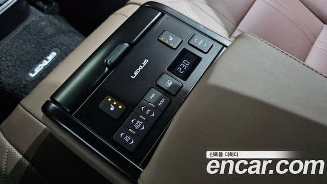 Lexus ES300h 2023 — Photo 14/32