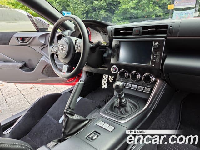 Toyota GR86 2024 — Şəkil 10/16