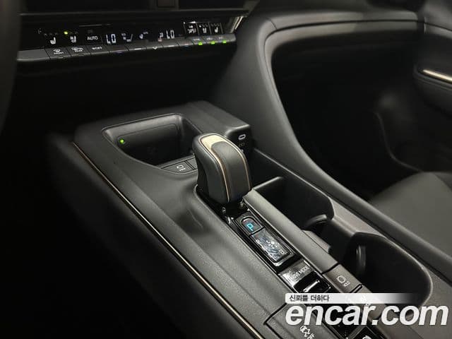 Toyota Crown Crossover 2023 — Şəkil 2/19