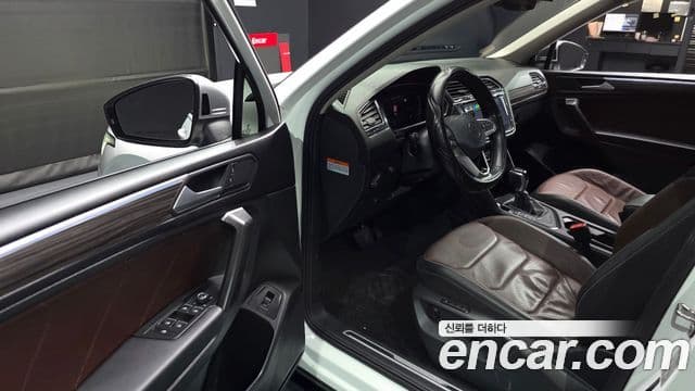 Volkswagen Tiguan Allspace 2023 — Фото 10/20