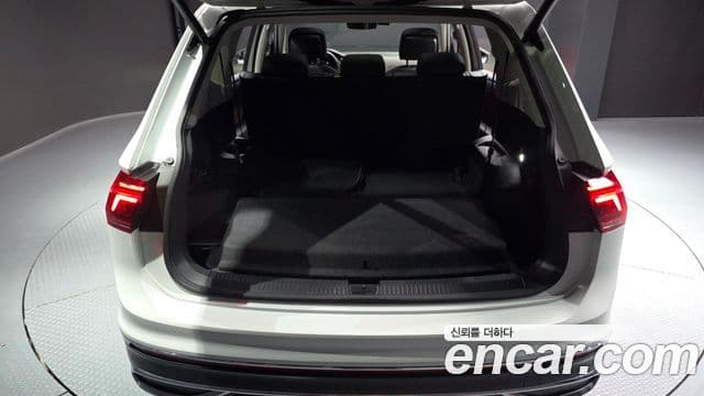 Volkswagen Tiguan Allspace 2023 — Фото 20/20