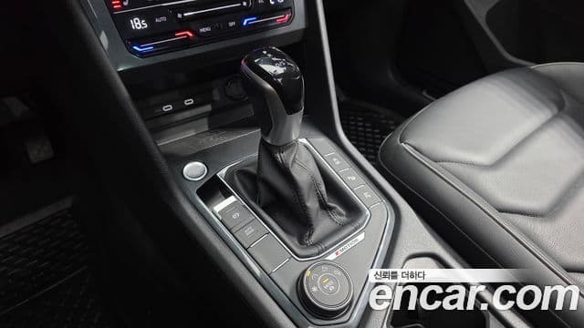 Volkswagen Tiguan 2022 — Şəkil 18/20