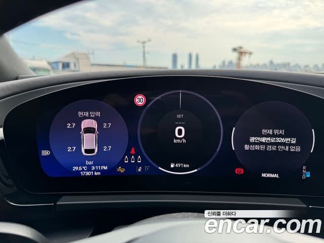Porsche Macan EV 2025 — Photo 2/20