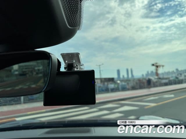 Porsche Macan EV 2025 — Photo 14/20