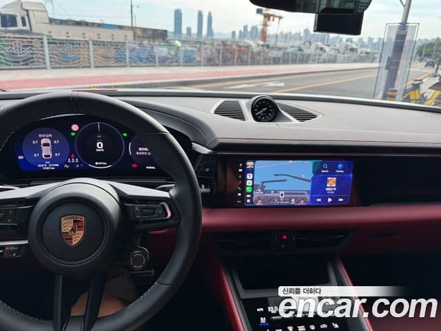 Porsche Macan EV 2025 — Photo 19/20