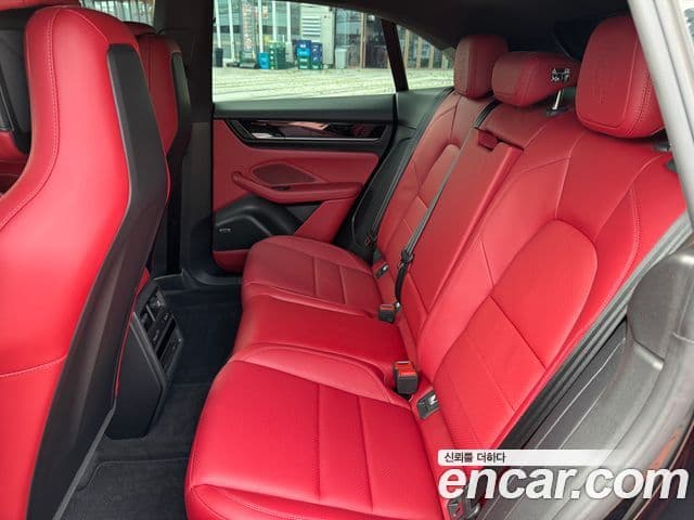 Porsche Macan EV 2025 — Photo 9/20