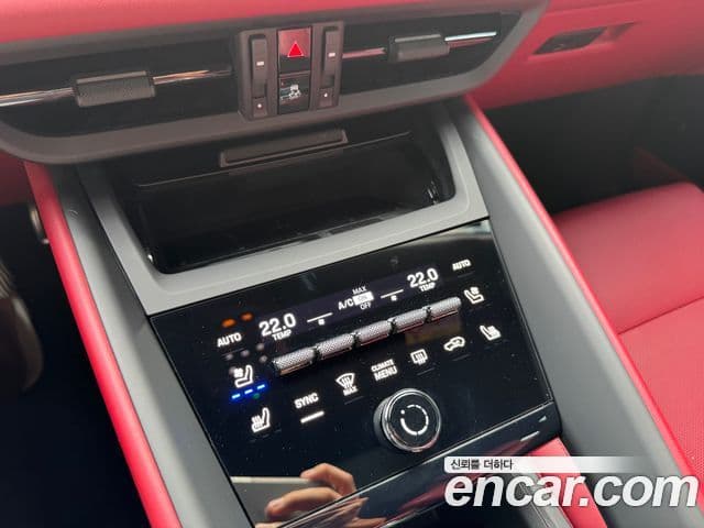 Porsche Macan EV 2025 — Photo 7/20
