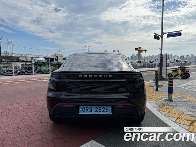 Porsche Macan EV 2025 — Photo 5/20