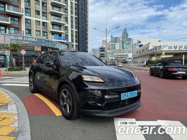 Porsche Macan EV 2025 — Photo 10/20