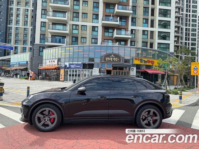 Porsche Macan EV 2025 — Photo 11/20