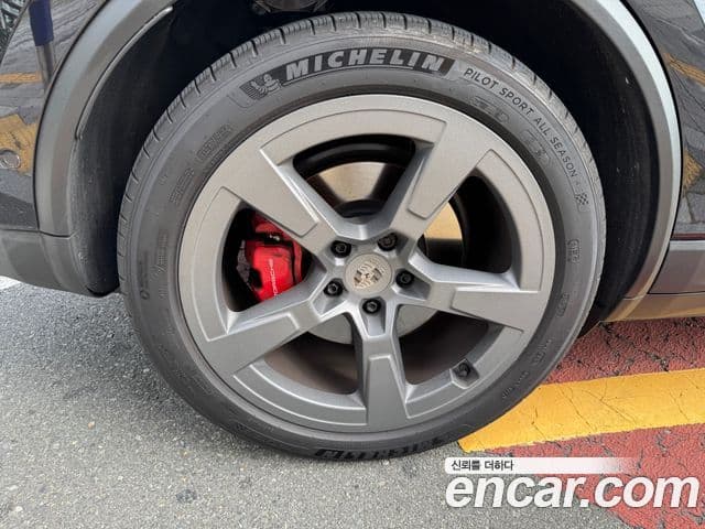 Porsche Macan EV 2025 — Photo 18/20
