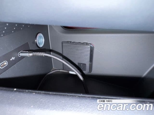 Porsche Macan EV 2025 — Photo 16/20