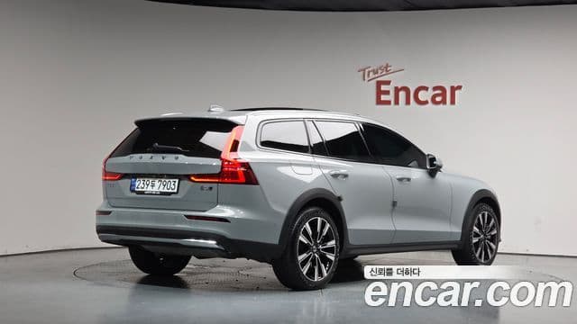 Volvo V60 Cross Country 2025 — Фото 2/20