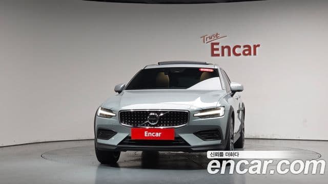 Volvo V60 Cross Country 2025 — Фото 3/20