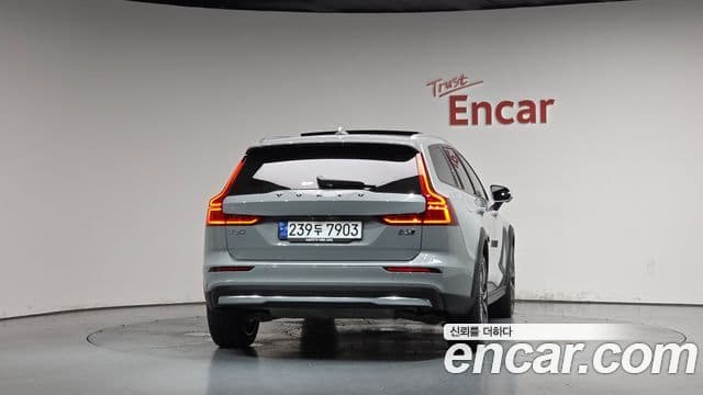 Volvo V60 Cross Country 2025 — Фото 4/20