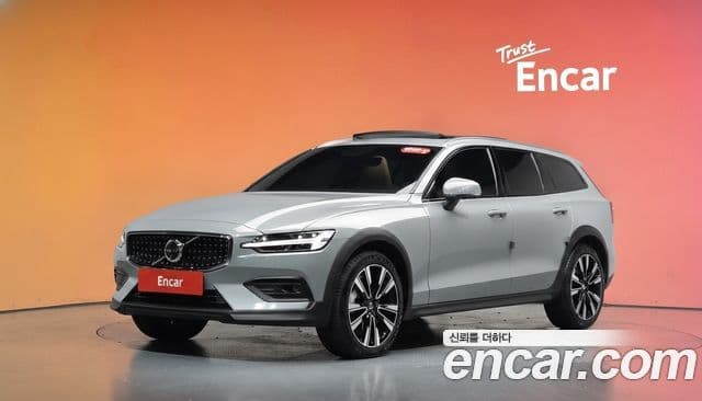 Volvo V60 Cross Country 2025 — Фото 1/20