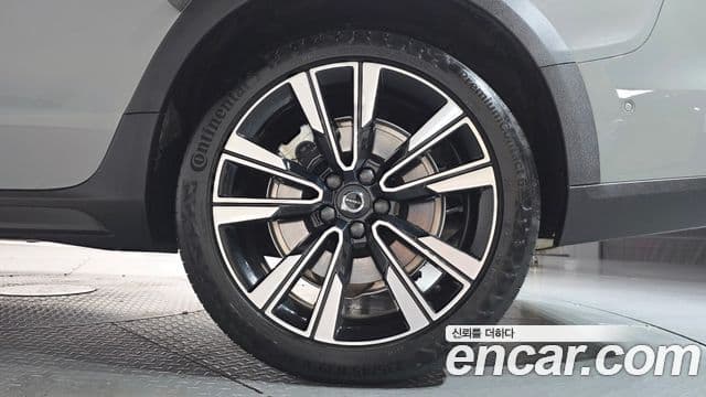 Volvo V60 Cross Country 2025 — Şəkil 25/39