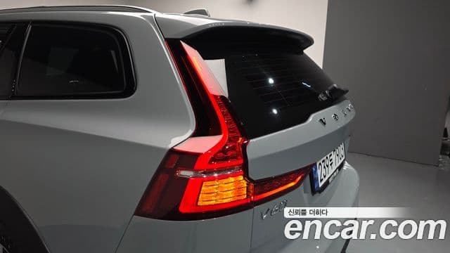 Volvo V60 Cross Country 2025 — Şəkil 2/39