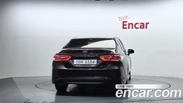 Toyota Camry 2019 — Şəkil 11/32