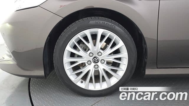 Toyota Camry 2019 — Şəkil 4/32