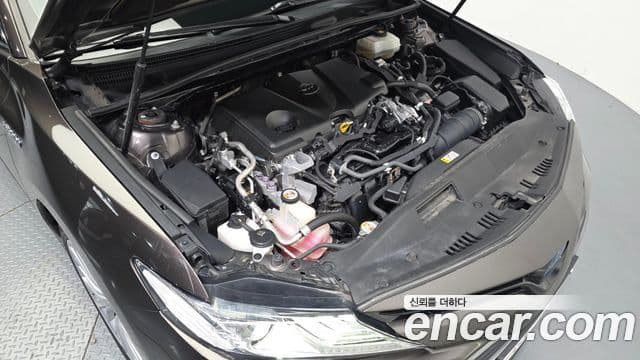 Toyota Camry 2019 — Şəkil 23/32