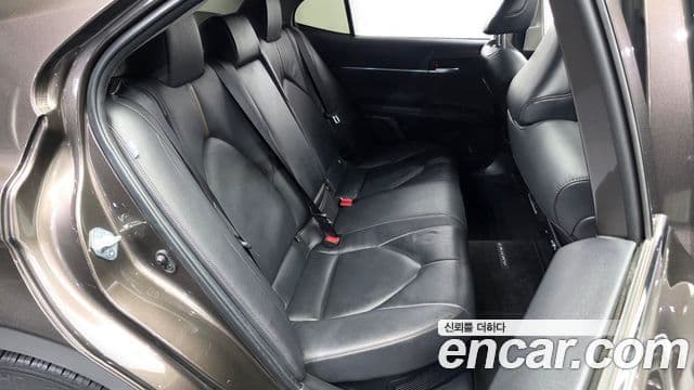 Toyota Camry 2019 — Şəkil 27/32