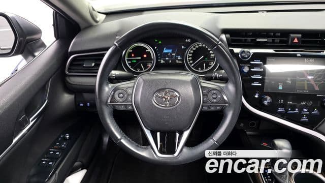 Toyota Camry 2019 — Şəkil 1/32