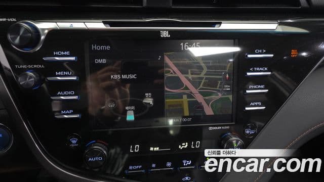 Toyota Camry 2019 — Şəkil 21/32