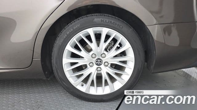 Toyota Camry 2019 — Şəkil 19/32