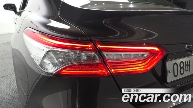 Toyota Camry 2019 — Şəkil 30/32
