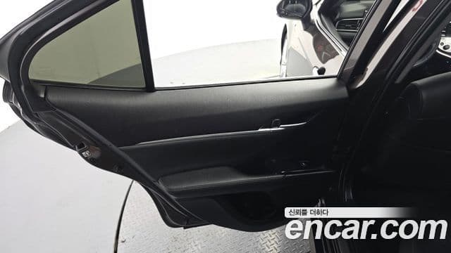 Toyota Camry 2019 — Şəkil 10/32