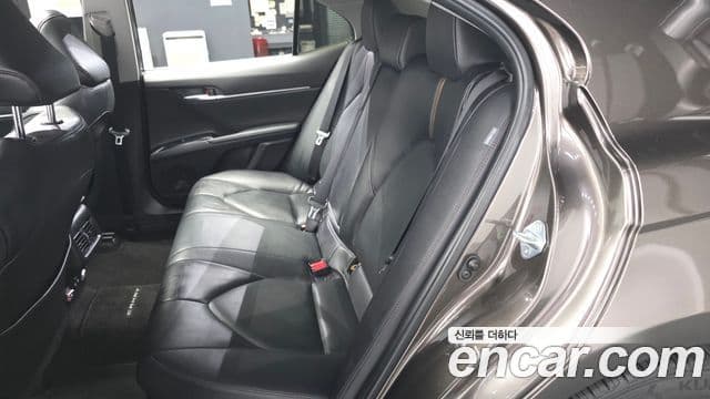 Toyota Camry 2019 — Şəkil 25/32