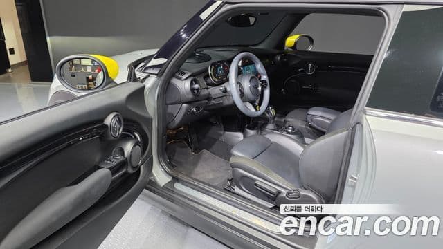Mini Cooper Electric 2022 — ფოტო 17/30