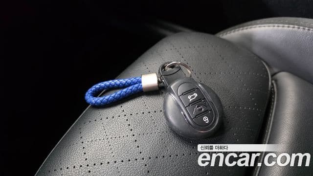 Mini Cooper Electric 2022 — ფოტო 10/30