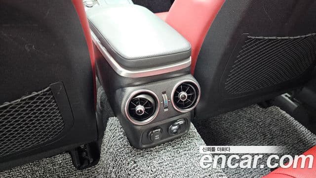 Kia Stinger 2019 — Şəkil 16/34