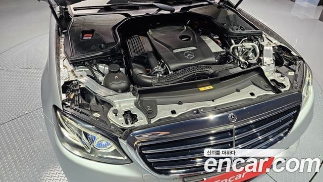 Mercedes-Benz E-Class 2019 — ფოტო 6/20