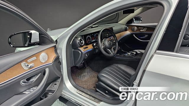 Mercedes-Benz E-Class 2019 — ფოტო 11/20
