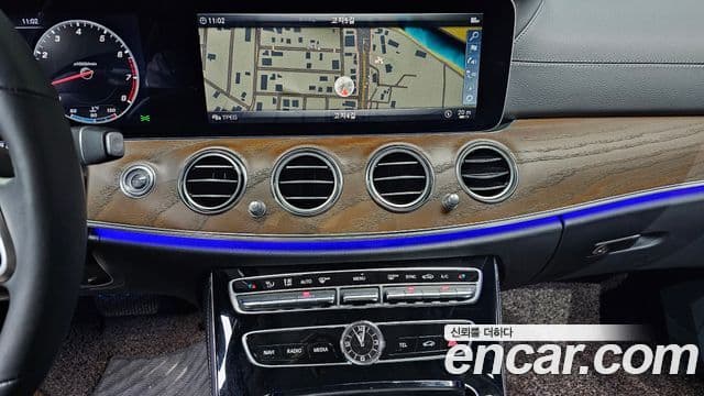 Mercedes-Benz E-Class 2019 — ფოტო 15/20