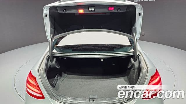 Mercedes-Benz E-Class 2019 — ფოტო 20/20