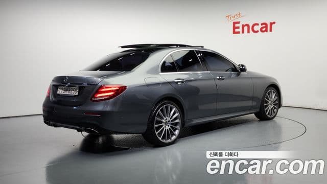 Mercedes-Benz E-Class 2019 — Şəkil 1/20