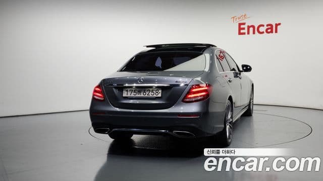 Mercedes-Benz E-Class 2019 — Şəkil 18/20