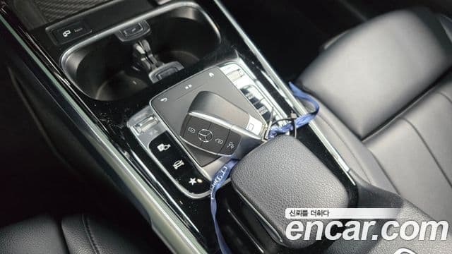 Mercedes-Benz GLB-Class 2020 — Photo 4/20