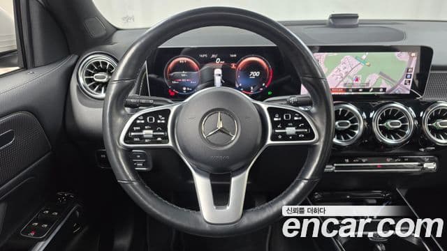Mercedes-Benz GLB-Class 2020 — Photo 19/20