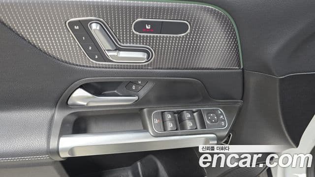 Mercedes-Benz GLB-Class 2020 — Photo 16/20