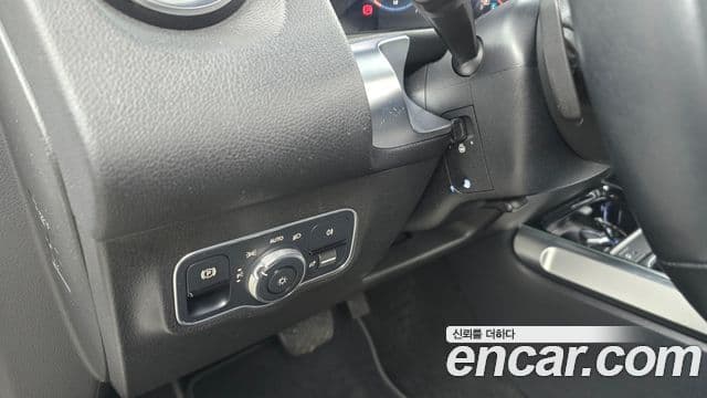 Mercedes-Benz GLB-Class 2020 — Photo 9/20
